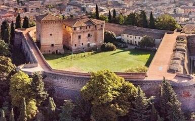 Pomeriggio a Cesena: Visita guidata della Rocca Malatestiana e del centro storico con apericena finale