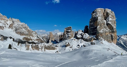 Sciando sulle dolomiti da rifugio a rifugio: Tour Sella