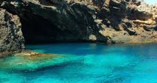 Una giornata ad Ustica, la perla nera del Mediterraneo Una giornata ad Ustica, la perla nera del Mediterraneo